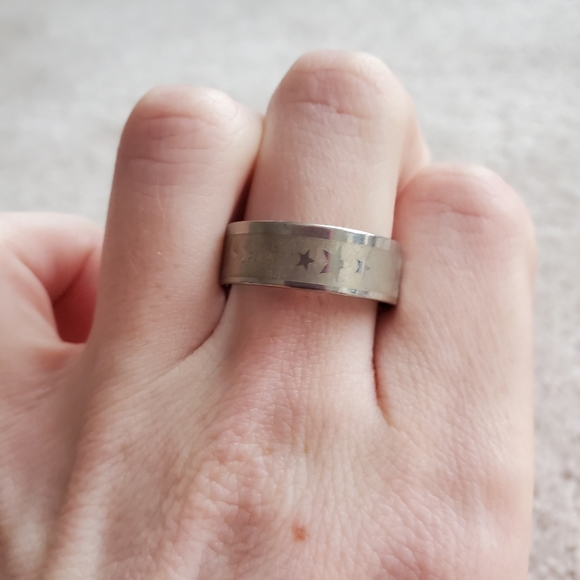 Star Ring. Stainless steel. Size 8. - Picture 2 of 4